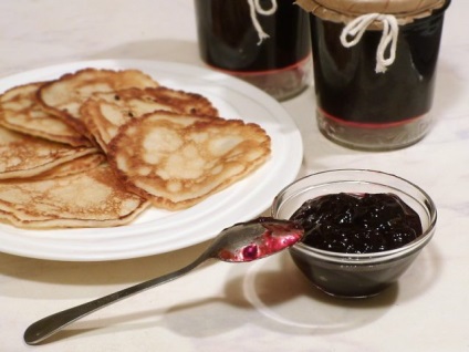Feketeribizli zselé a téli főzés nélkül recept hideg módszerrel, és egy öt perces zselatin (télen) Fekete ribizli zselé téli főzés nélkül recept hideg eljárás, és egy öt perces zselatin