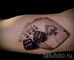 Az érték a kocka tetoválás jelentése, története és képek