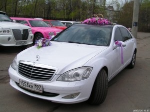 Béreljen Mercedes egy esküvőn