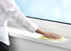 Hogyan mossa egy műanyag ablakpárkány