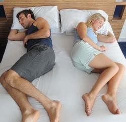 Mit jelentenek a testtartás, amely az alvó pár, egészséges élet