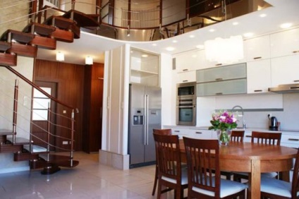 Duplex apartman érmén egy fotó a belső (fotó) Duplex apartman belsőépítészeti fotó