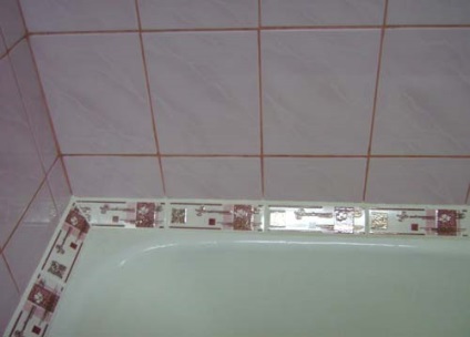 Tömítő fürdő kezével, mint a tömítés akril kád, az ízületek közötti a fürdőből, és a fal, padló