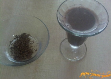 Kakaó sűrített tejjel és csokoládéval recept egy fotó
