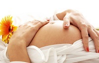 Hogyan masszírozza a csecsemőjét az első hónapban az élet