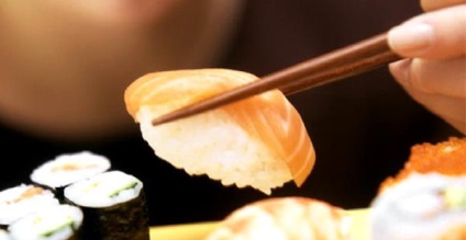 Hogyan tartsa pálcika sushi megtanulják helyesen használni pálcika