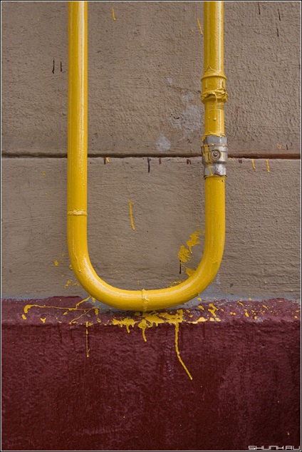 Mi festékkel festeni egy gázvezeték az utcán, otthon, egy lakásban