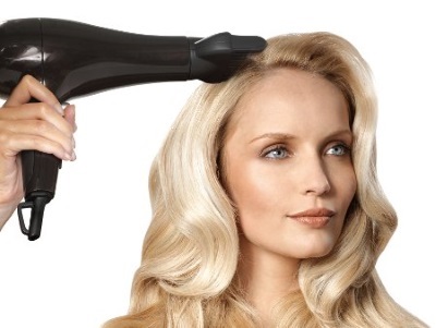 Hogyan kell helyesen és szépen tegye haját egy hajszárító