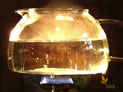 Hogyan vízmelegítésre tea (melegíti a vizet megfelelően) Hogyan vízmelegítésre tea
