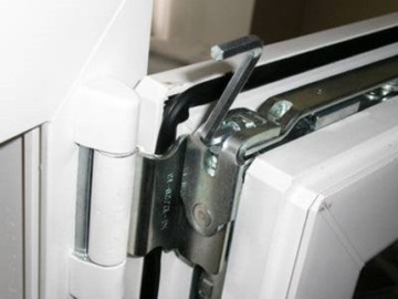Hogyan állítsuk be az ajtót műanyag (PVC) saját kezűleg