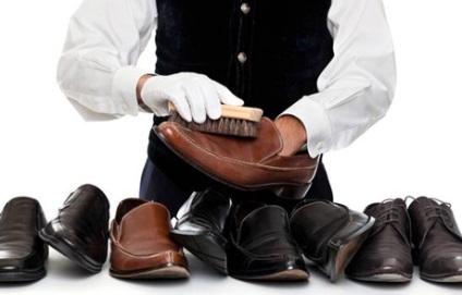Hogyan tisztítsa meg a cipőket belül és kívül