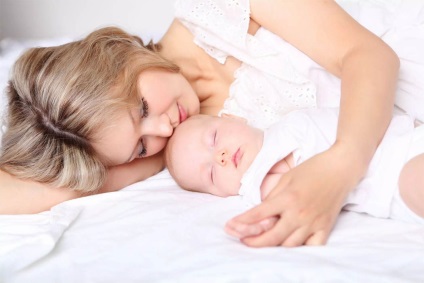 Hogyan tegye a baba aludni (egy év alatti)