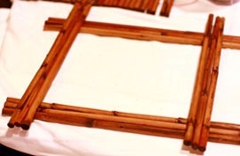 Hogyan készítsünk egy képkeret nádból (bambusz) saját kezűleg, fából kezüket!
