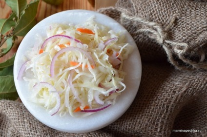 Savanyú káposzta - főzni otthon nélkül tartósítószerek (babérlevél, szegfűbors) Savanyú káposzta - főzni otthon nélkül tartósítószerek