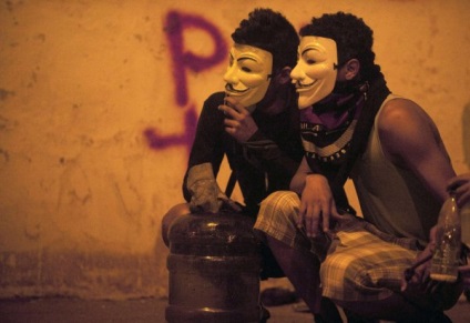 Anonymous maszk - a forrása a jó hangulat (lett) Anonymous maszk - a forrása a jó hangulat