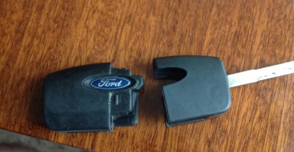 Változás az akkumulátort a kulcsot a Ford Focus 2