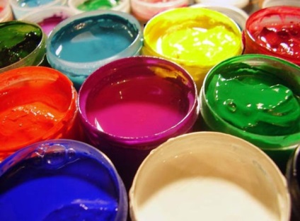 Lehetséges, hogy festeni a papír tapéta latex festék színe útmutató, videó és fotók