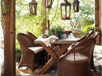 Áttekintés a bútorok fából pergolák, rattan, fém, fotó üzlet, székek és kanapék kerti