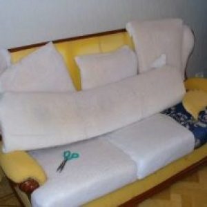 Kárpitozott bútorok javítása és helyreállítása kanapék és székek a kezüket