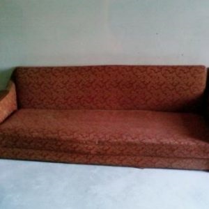 Kárpitozott bútorok javítása és helyreállítása kanapék és székek a kezüket