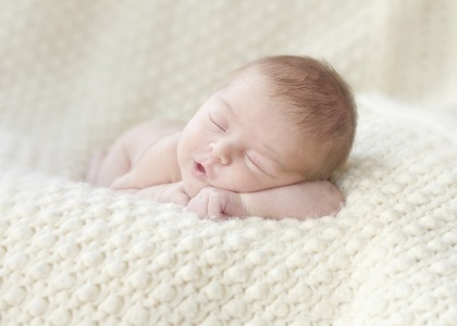 Miért újszülött alszik egész idő alatt