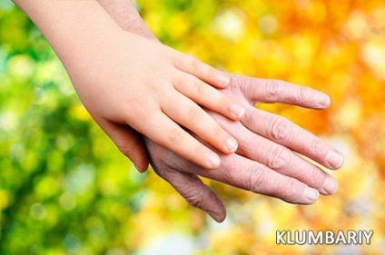 Miért öregedő bőr a kézen, és hogyan lehet megújítani otthonában