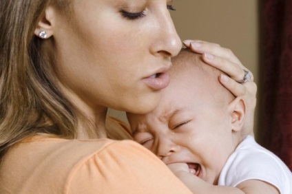Gyermek 2-3 hónap gerjedtek és rágás ököl (miért fokozott nyálelválasztás)
