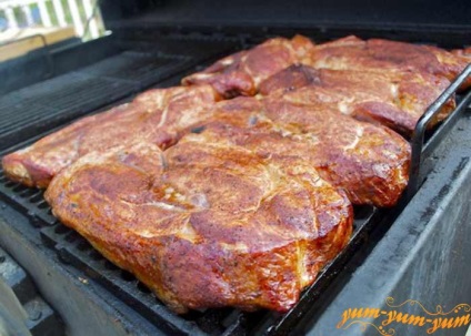 Steak a grillezőedénybe hogyan kell elkészíteni a pác a sertéshús a kemencében (pan) Steak a grillezőedénybe hogyan kell elkészíteni a pác a sertéshús a sütőben