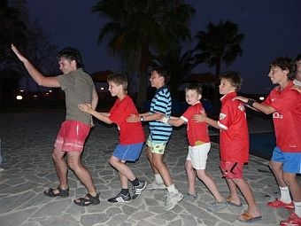 Dance játék (gyermekeknek 6-11 éves kor között)