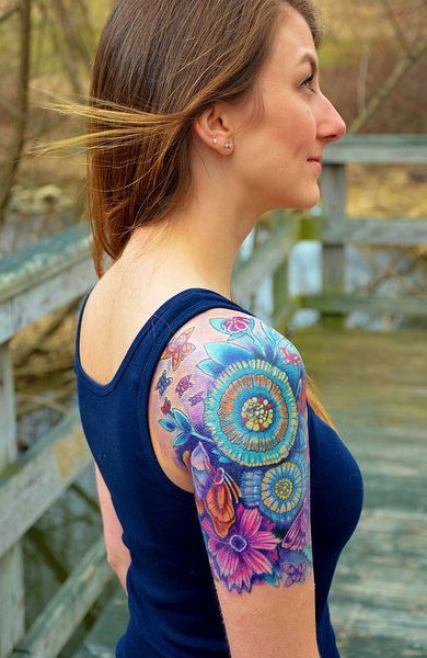 Tetoválás a vállát, a férfi és női tetoválás a vállán, fotók