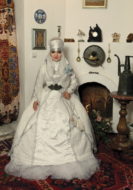 Hagyományos népviselet menyasszonyok különböző népek Dagesztánban