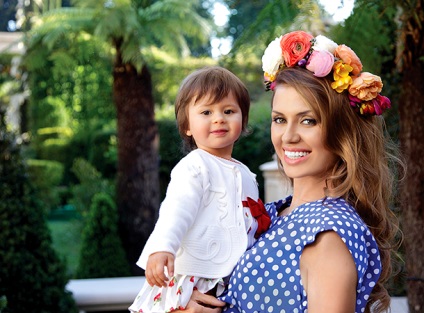 Viktoria Bonya a családja és a mozgó Monaco, hello! Oroszország