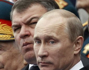 Vladimir Putin kifejtette, hogy miért nem hozott Serdyukov és Vasziljev