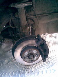 Az elülső fékbetétek Toyota Corolla oldal bajok egy autós (párna) Az elülső fékbetétek Toyota Corolla a bajok egy autós oldal