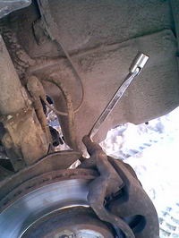 Az elülső fékbetétek Toyota Corolla oldal bajok egy autós (elöl) Az elülső fékbetétek Toyota Corolla a bajok egy autós oldal