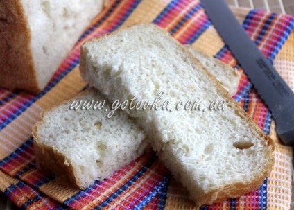 Fehér kenyeret a kenyérsütő Panasonic