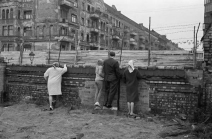 Berlini fal története a teremtés és pusztítás keretében az európai történelem
