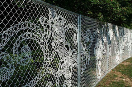 A dekoráció a kerítés kezével fotó, videó
