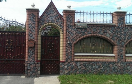 A dekoráció a kerítés kezével fotó, videó