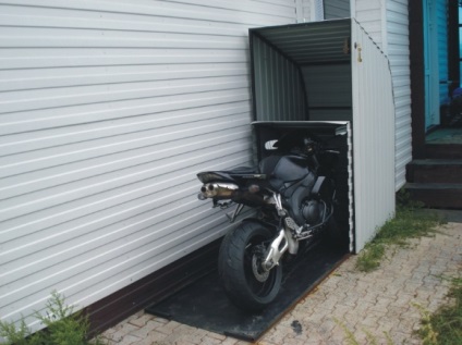 Гараж для мотоцикла, квадроцикла, велосипеда і скутера на дачу, як зробити міні-гараж своїми