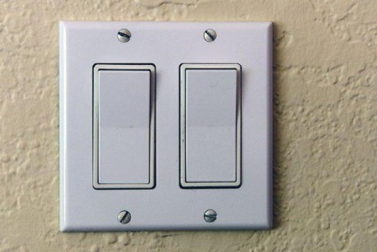 Hogyan lehet csatlakozni egy dupla kapcsoló a két lámpa kapcsoló kapcsolási rajz dvuhklavishnogo