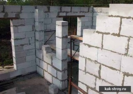 Hogyan építsünk egy házat a hab blokkok kezük