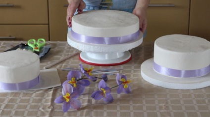 Hogyan, hogy összegyűjtse a három rétegű sütemény recept lépésről lépésre fotó-video