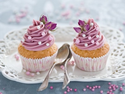 Hogyan lehet díszíteni cupcakes krémmel