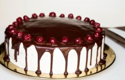 Hogyan díszíteni a torta cseresznye és csokoládé otthon