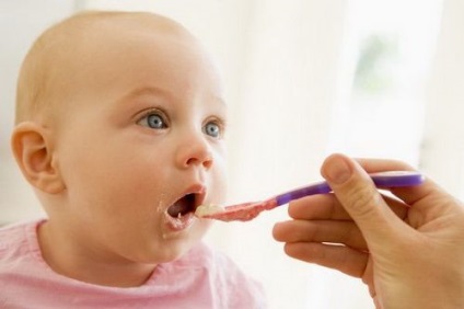 Főzni kása alatti gyermekek egyéves előírások, ami lehet a baba zabkása