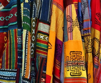 Mexikói stílusú ruhákat - a gazdag színek és egzotikus minták