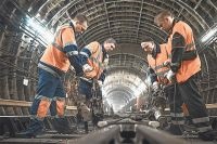 Hosszú szenvedés „m”, mint a megváltozott logó a moszkvai metró, tömegközlekedés, (metró) Hosszú szenvedés „m”, mint a moszkvai metró logó változott, a tömegközlekedés, a társadalom,