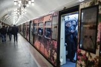 Hosszú szenvedés „m”, mint a megváltozott logó a moszkvai metró, tömegközlekedés, (metró) Hosszú szenvedés „m”, mint a moszkvai metró logó változott, a tömegközlekedés, a társadalom,