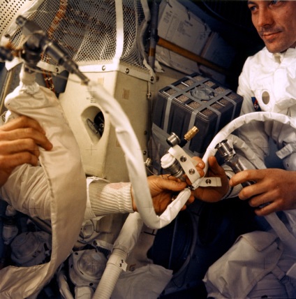 Szerencsétlen Apollo, mint a legénység a híres űrhajó - Apollo 13 - sikerült, hogy maradjon